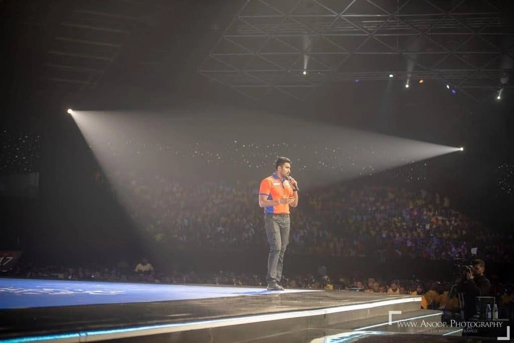 Diamond Star Raghu Maurya Reddy On Being A Qnet Achiever 6 Raghu Maurya on stage VCON