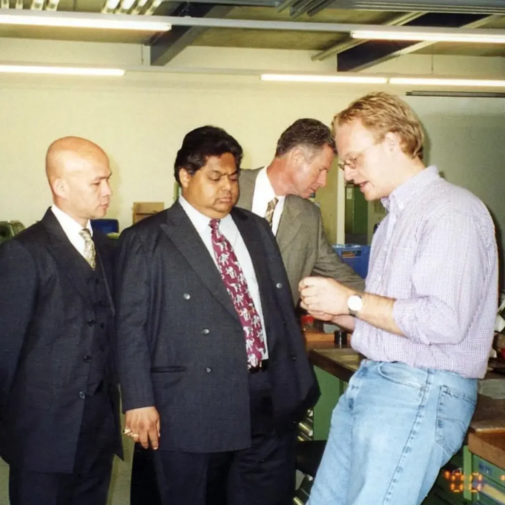 Dato Sri Vijay Eswaran and Joseph “Japadas” Bismark observing Ghandi watch