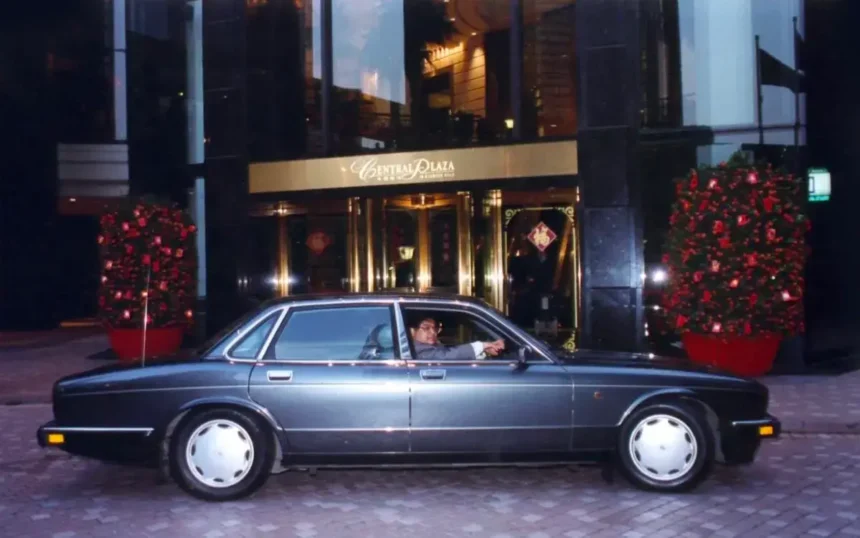 Dato Sri in a car outside