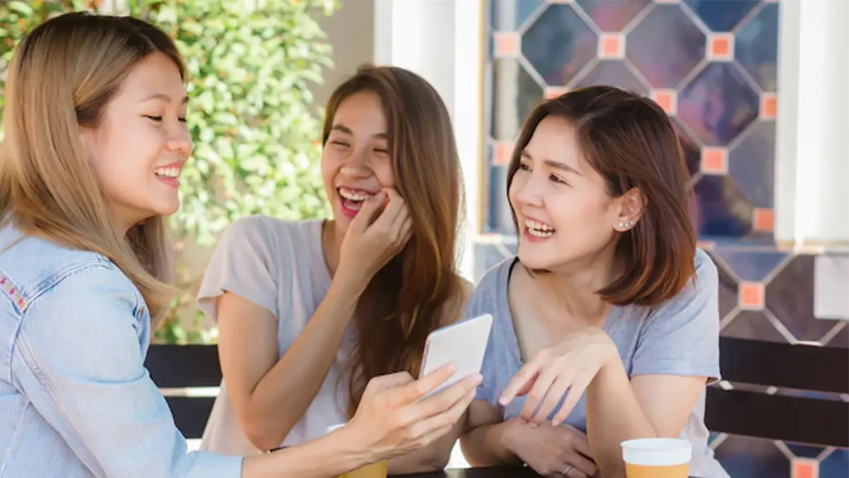 Vp David Sharma’s Strategies For Maintaining Healthy Personal And Business Relationships During Difficult Times 3 Three woman laughing together looking at phone